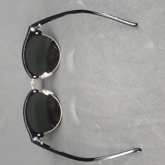 Foster Grant club style sunglasses - Picture 4 of 7